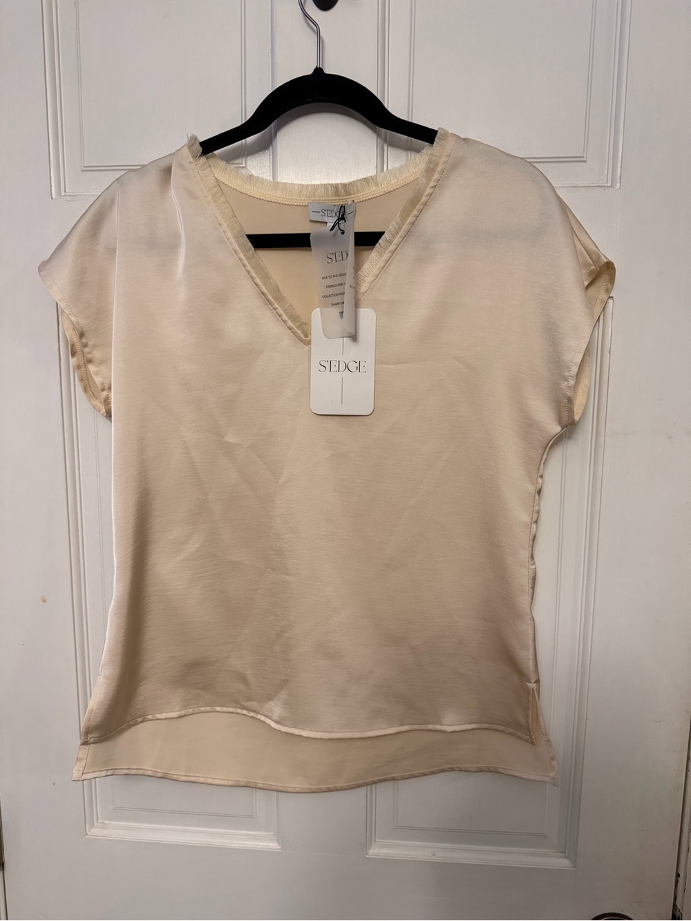 SEDGE Cream V-Neck Short Sleeve Satin Blouse
